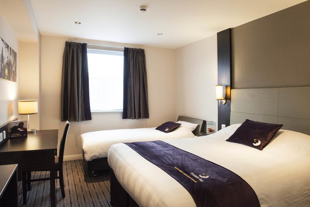 Premier London Heathrow M4/j4 3*