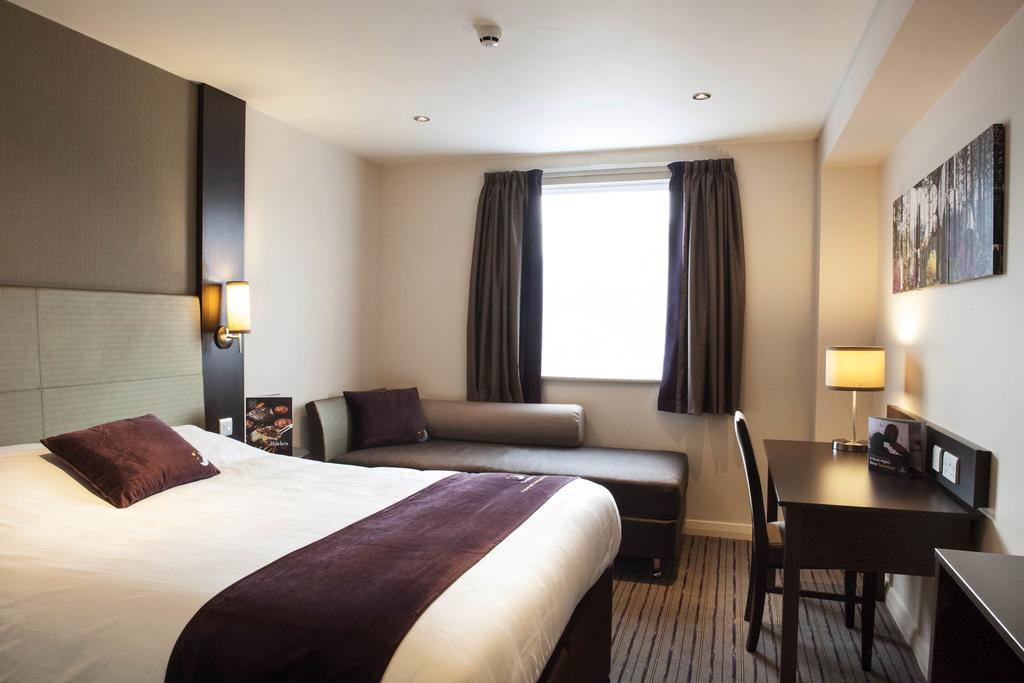 Premier London Heathrow M4/j4 Hotel