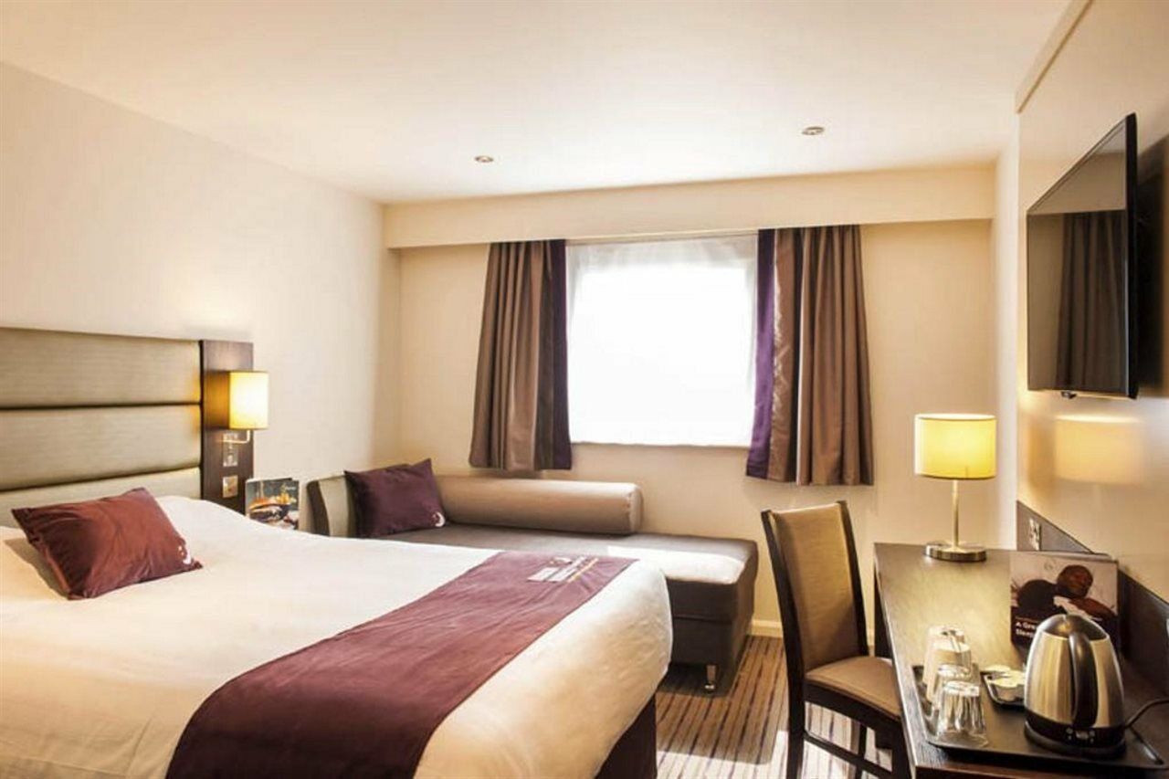 Premier London Heathrow M4/j4 Hotel